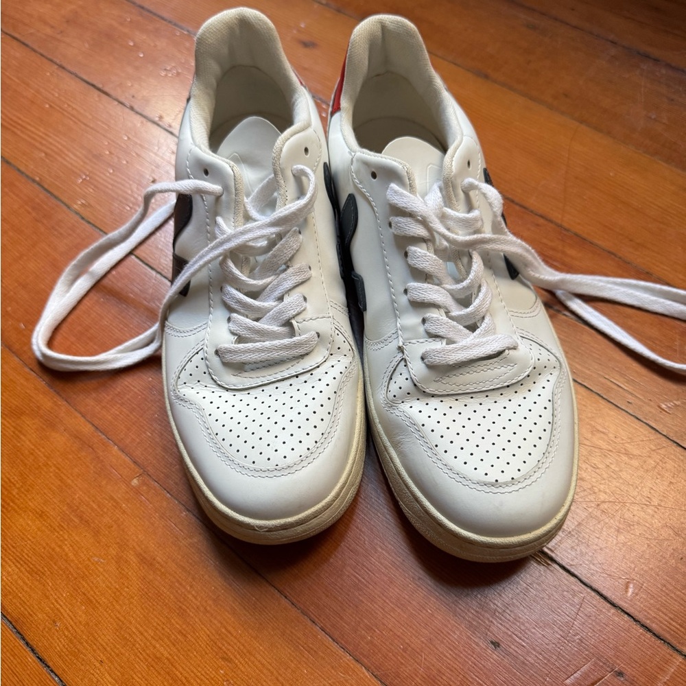 VEJA V-12 leather sneakers Women 6.5 (EU 37)